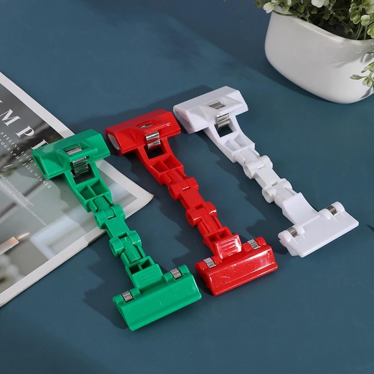 3Pcs Double Sided Clip Sign Clips Clip Holder Sign Holder Clip Paper Holder for Table Top Clip On Sign for Paper Holder Computer Monitor Handy Artist Supplies Holder (Green)