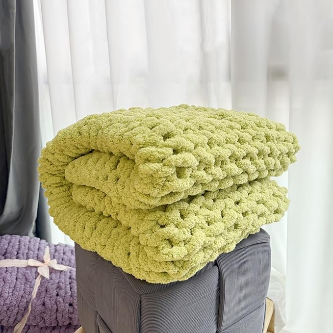 Chunky Knit Blanket Throw 48"x71", Chenille Throw Blankets, Handmade Warm & Cozy Blanket Couch Bed Home Decor, Soft Breathable Banket, Christmas for Couch Bed Sofa Best Gift (Green)