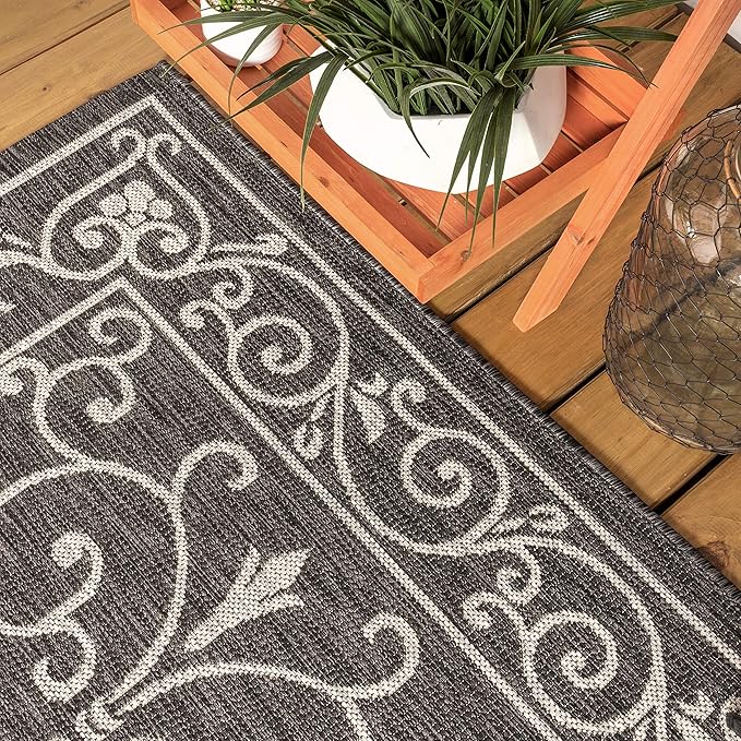 JONATHAN Y Vintage Filigree Indoor Outdoor Round Area Rug 5 Ft Black/Gray, Charleston Textured Weave for Backyard, Patio, Porch, Easy-Cleaning, High Traffic, Pet-Friendly, Non-Shedding (SMB106G-5R)
